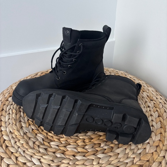 Black Ecco Boots - Picture 2 of 4